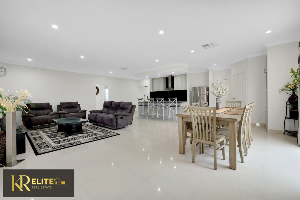 Grand Family Living on 544 m²  in Prime Piara Waters Location